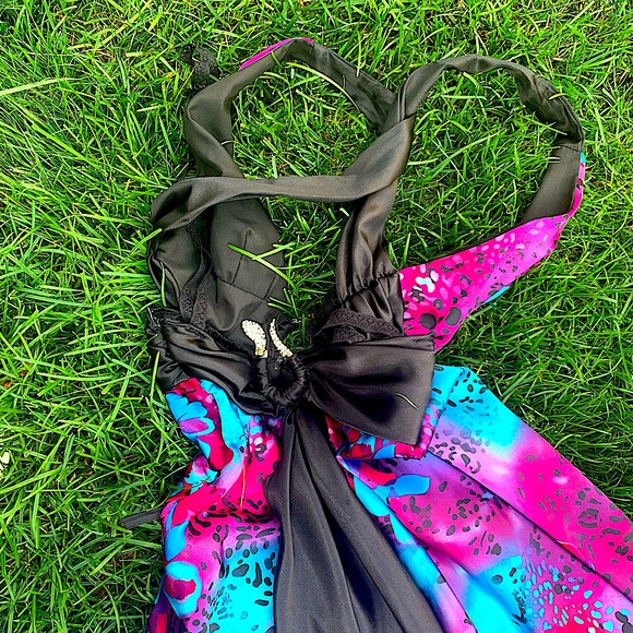 JOLIE silk satin halter v neck bold multicolour floral prom/formal dress. - Picture 8 of 14